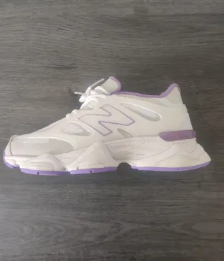 Zapatillas New Balance Blancas y Moradas