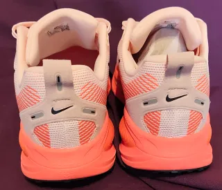 Deportivas Nike Vomero 18. NUEVAS A ESTRENAR!!