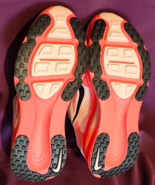 Deportivas Nike Vomero 18. NUEVAS A ESTRENAR!!
