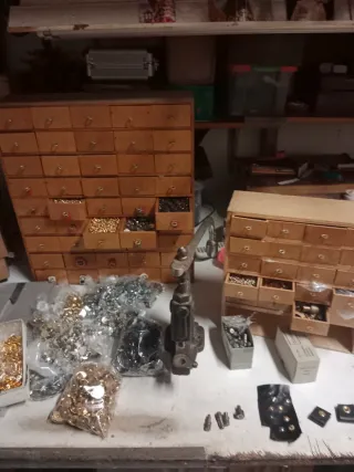 Remachadora y accesorios para bolsos