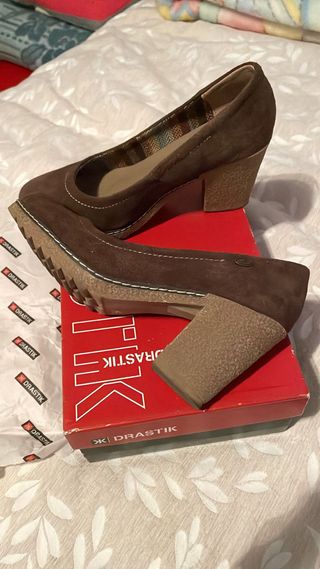 Zapatos tacón ancho Drastik marrones