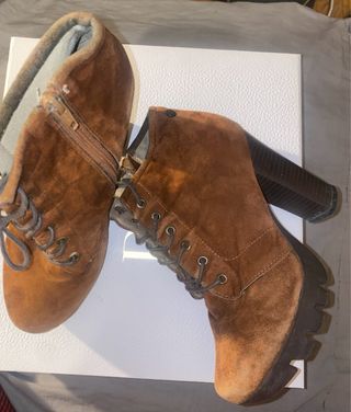 Botines de tacón marrón con cordones