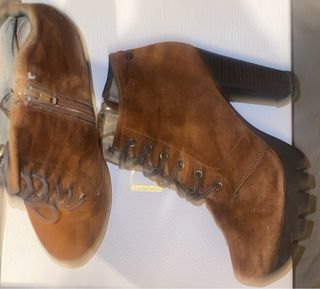 Botines de tacón marrón con cordones