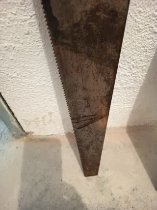 2 Serruchos manuales de madera