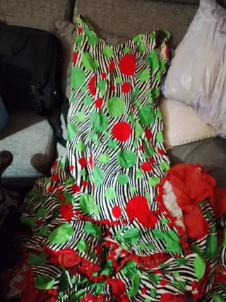 Traje de flamenca verde y rojo