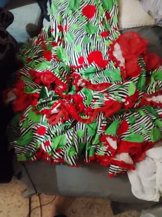 Traje de flamenca verde y rojo