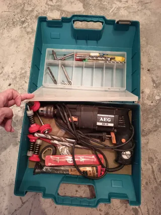 Taladro AEG B2E-13 con maletín