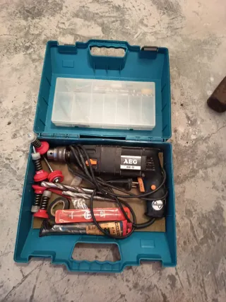 Taladro AEG B2E-13 con maletín