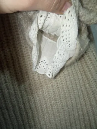 Jersey Jesei beige con cuello y manga