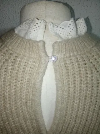 Jersey Jesei beige con cuello y manga