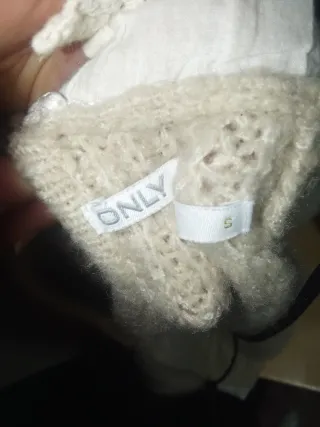 Jersey Jesei beige con cuello y manga