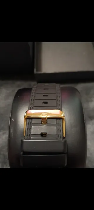 Reloj Guess Negro y Dorado