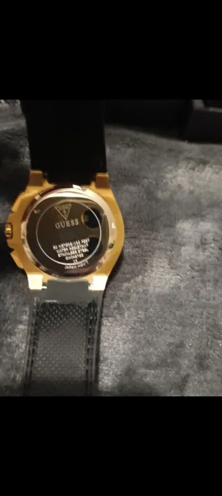 Reloj Guess Negro y Dorado