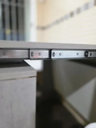 Mesa de comedor moderna gris