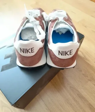 A ESTRENAR DEPORTIVAS NIKE T. 42,5 DE CABALLERO