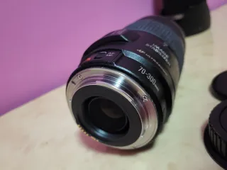 Canon 70‑300mm + parasol ET-65B + Filtro UV 58mm