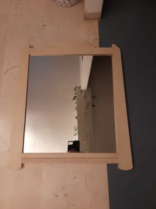 Espejo madera blanco roto hoy.Urge.