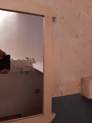 Espejo madera blanco roto hoy.Urge.