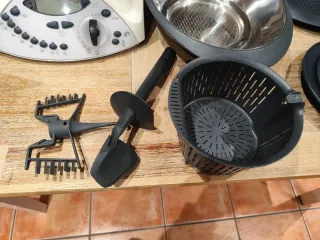 Thermomix TM31 + accesorios + libros