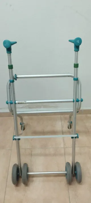 Andador Plegable con Ruedas