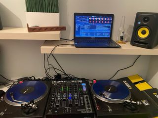 Reloop RMX 90 DVS Mesa Mezclas 4 Canales