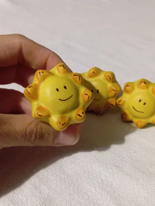 Tres tiradores de soles de cerámica