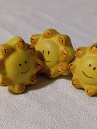 Tres tiradores de soles de cerámica