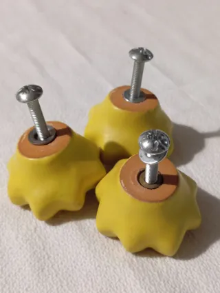 Tres tiradores de soles de cerámica