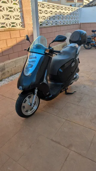 Moto Scooter 125cc Negra Automática