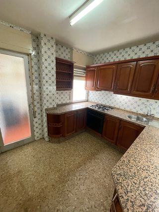 Muebles de cocina madera y encimera de granito