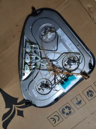 Cocina 3 fuegos encastrable con tapa cristal