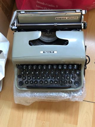 Máquina de escribir Hispano Olivetti Pluma 22