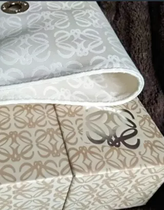 Cartera Loewe Perfumes Beige Trousee Loewe Pouch
