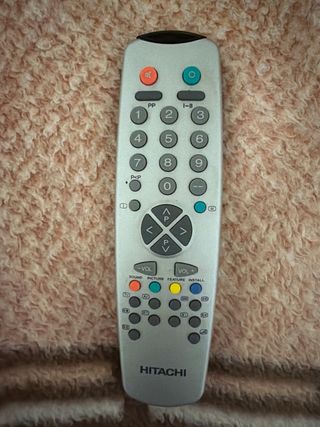 Televisor Hitachi 21” CRT con mando golpe esquina