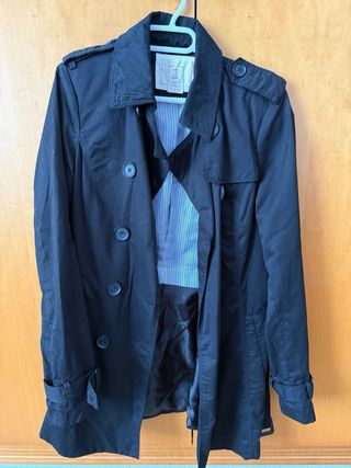 Parka Stradivarius entretiempo negra