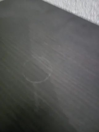 Zapatero de madera oscuro