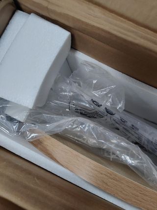 Sgabello da bar, set di 2, sgabelli da cucina con struttura in metallo, altezza 65 cm, con poggiapiedi, per cucina, soggiorno, sala da pranzo, rovere beige e bianco LBC032W09