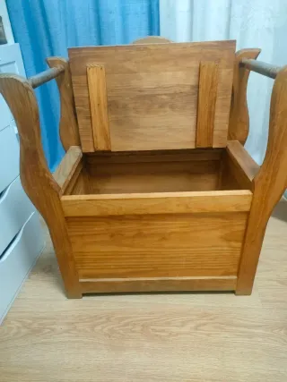 Banco de madera con asiento abatible