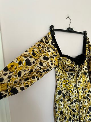 Vestido Moschino estampado cadenas y leopardo