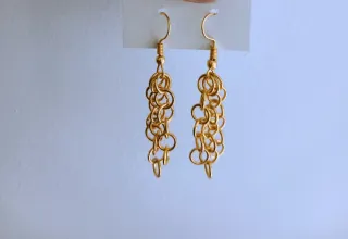 Pendientes artesanales dorados