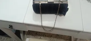 Bolso de fiesta negro con cadena