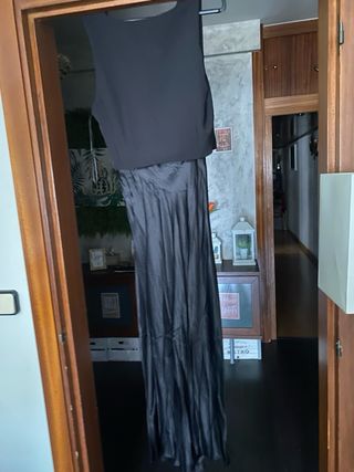 Vestido negro Zara de raso con chaleco