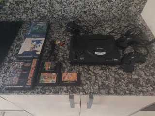 Sega Mega Drive + 6 juegos + 2 mandos