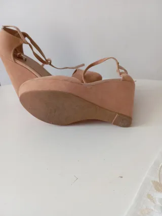 Zapatos de cuña beige y rosa