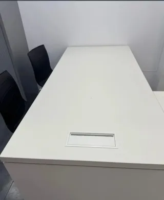 Escritorio blanco modular en L