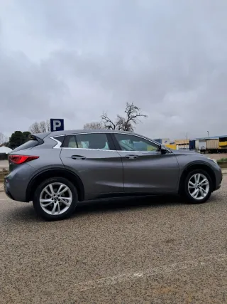 Infiniti Q30 2019