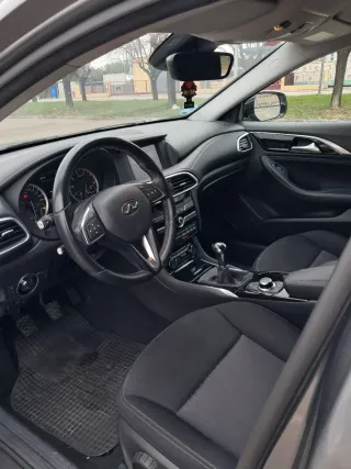 Infiniti Q30 2019