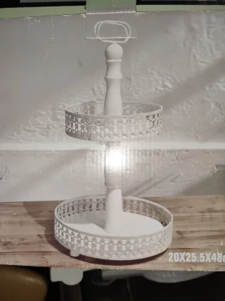 Frutero de metal blanco de dos pisos