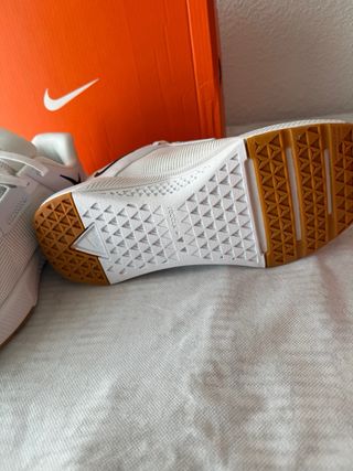 Nike Metcon 10 Blancas Goma Marrón