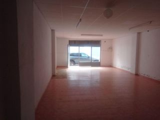 Local comercial en alquiler en San Ramón y Monte de Piedad en Xirivella